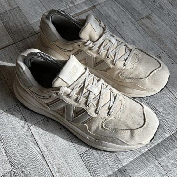 New Balance 5740 Nimbus women's 9.5‎ Sea Salt & White Low Top Sneaker  Running - Picture 4 of 10